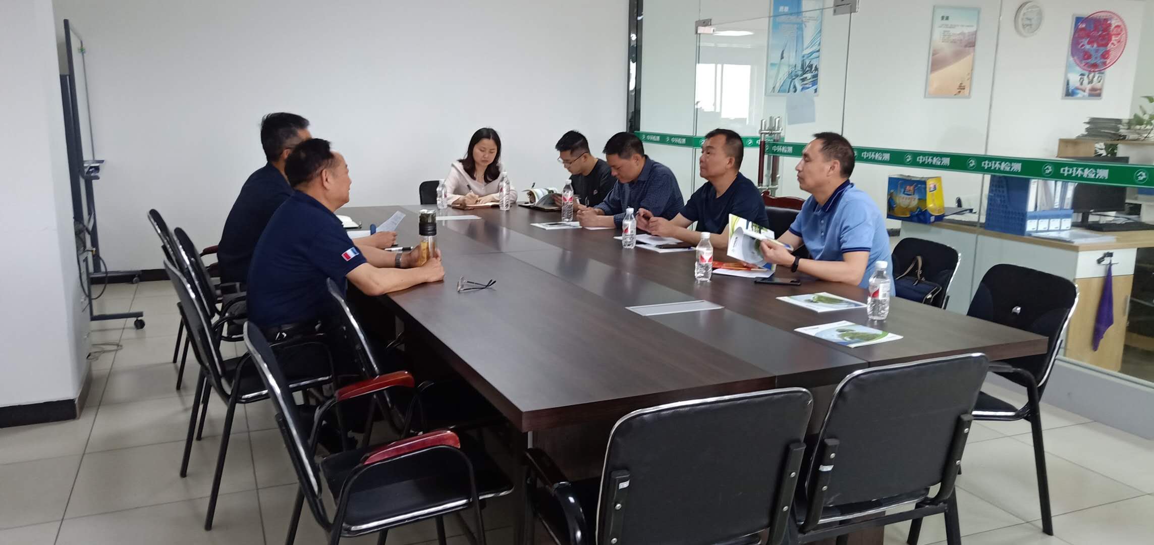 動(dòng)態(tài)│龍馬潭區(qū)人大、經(jīng)信局、商務(wù)局一行到四川中環(huán)檢測有限公司調(diào)研指導(dǎo)